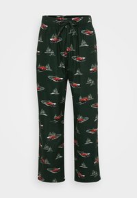 Zöld pizsamanadrág, amelyet piros autók és fenyőfák ismétlődő mintázata díszít. Puha anyagból készült, rugalmas derékkal és zsinórral.