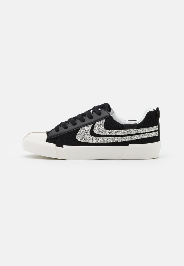 Trainers - black