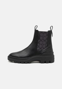 Schwarze Leder-Stiefelette mit elastischen Seitenpaneelen und Logo-Muster. Dicke Gummisohle mit robustem Profil und Zuglaschen für einfaches Anziehen.