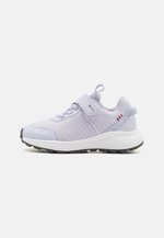 Viking Aery Track Low F GTX – Chaussures De Marche Enfant Légères, Imperméables GORE-TEX, Semelle Souple