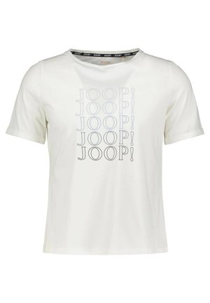 Biały t-shirt z krótkim rękawem i okrągłym dekoltem, z powtarzającym się na przedzie niebiesko-czarnym napisem "JOOP!" ułożonym pionowo.