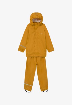 Veste imperméable jaune avec capuche et pantalon assorti, dotée de bandes réfléchissantes, de poignets élastiques et de sangles ajustables au niveau des chevilles.