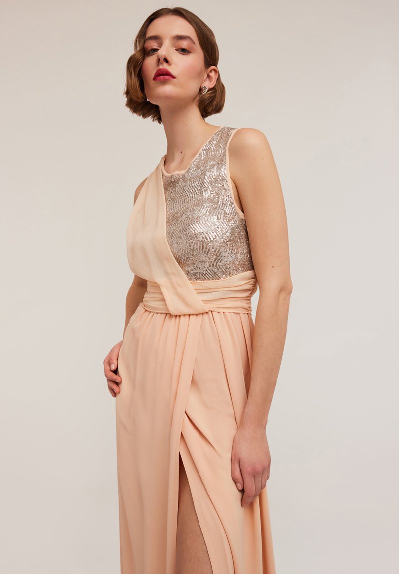 Motivi LUNGO A PEPLO CON CORPINO FULL PAILLETTES Abiti per