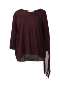 Bordeaux gebreide top met een ronde halslijn, brede driekwart mouwen en een asymmetrische onderkant. Heeft een lichte textuur.