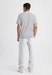 America Today ERIC - Basic T-shirt - white blue