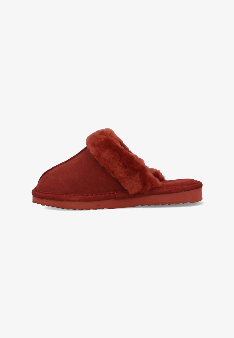 Rode suède pantoffel met een fluffy, getextureerde rand. Rubberen zool met een plat ontwerp, dat een comfortabele open-toe stijl biedt.