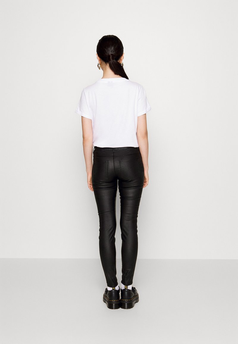 ONLY Petite ONLHELLA COATED Jeans Skinny Fit black/schwarz Zalando.at