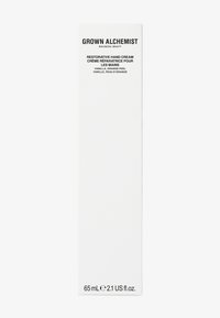 Regenerujący krem do rąk w wysokim, smukłym białym opakowaniu z czarnym nadrukiem. Zawiera wanilię i skórkę pomarańczową. Pojemność: 65 mL, 2,1 US fl. oz.