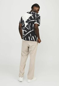 Jack & Jones PREMIUM ALL OVER RUNDHALS - T-shirt med print - snow white