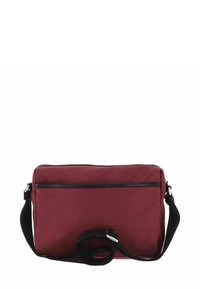 Borsa a spalla rossa in tessuto con zip nera, tracolla regolabile e tasca frontale. Texture liscia, forma rettangolare, design minimalista.
