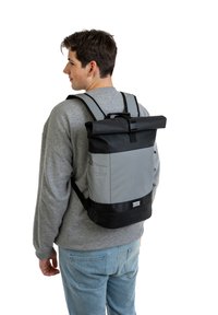 OAK25 COMMUTE M - Rucksack - schwarz