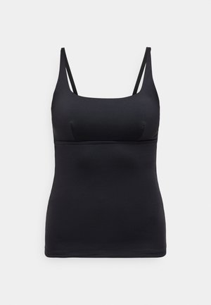 Camisole noire avec fines bretelles, texture lisse, design ajusté et encolure carrée ; fabriquée à partir d'un matériau léger et extensible.