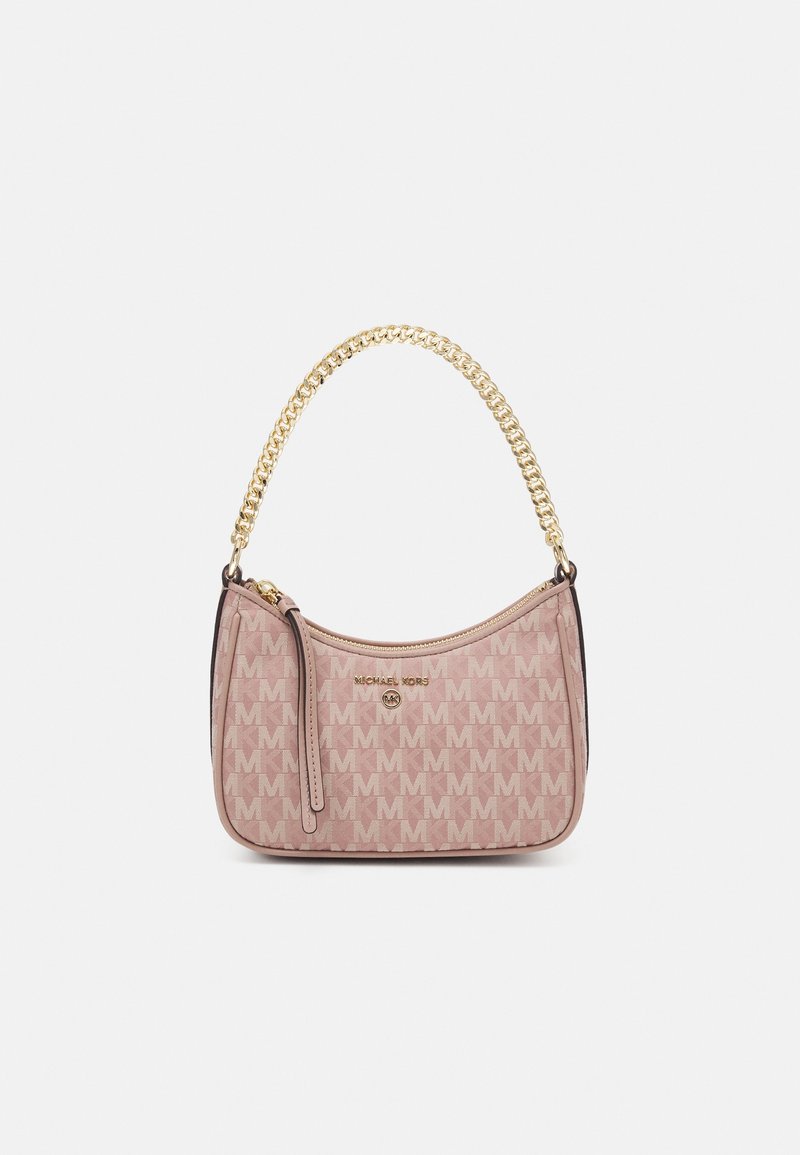 Sac à main rose Michael Kors avec poignée en chaîne dorée, fermeture éclair et motif répétitif du logo MK sur le tissu.