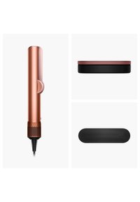 Asciugacapelli color rame con impugnatura texturizzata, rete circolare alla base e una elegante base di ricarica nera con superficie liscia e sottili scanalature.