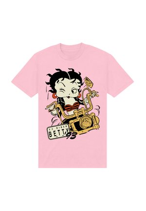 Lyserød bomulds T-shirt med et tegneseriegraphic af en karakter med sorte hår, der holder en vintage motorcykel med et nummerplade, der siger "EZ Rider BETTY."