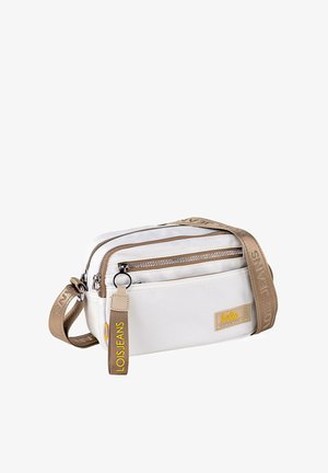 Bolso cruzado de lienzo blanco con acentos en tono marrón, compartimentos con doble cremallera y una correa que lleva el logo "LOIS JEANS". Forma rectangular compacta.