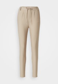 Beige gestreepte broek met een trekkoord in de taille, taps toelopend ontwerp, geplooide voorkant en een gladde textuur. Verticale witte strepen zijn aanwezig.