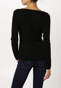 Repeat Sweter