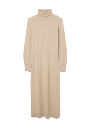 Strickkleid in Beige mit hohem Kragen, langen Ärmeln und Seitenschlitzen. Weicher Stoff mit tailliertem Schnitt und fließendem Rock.
