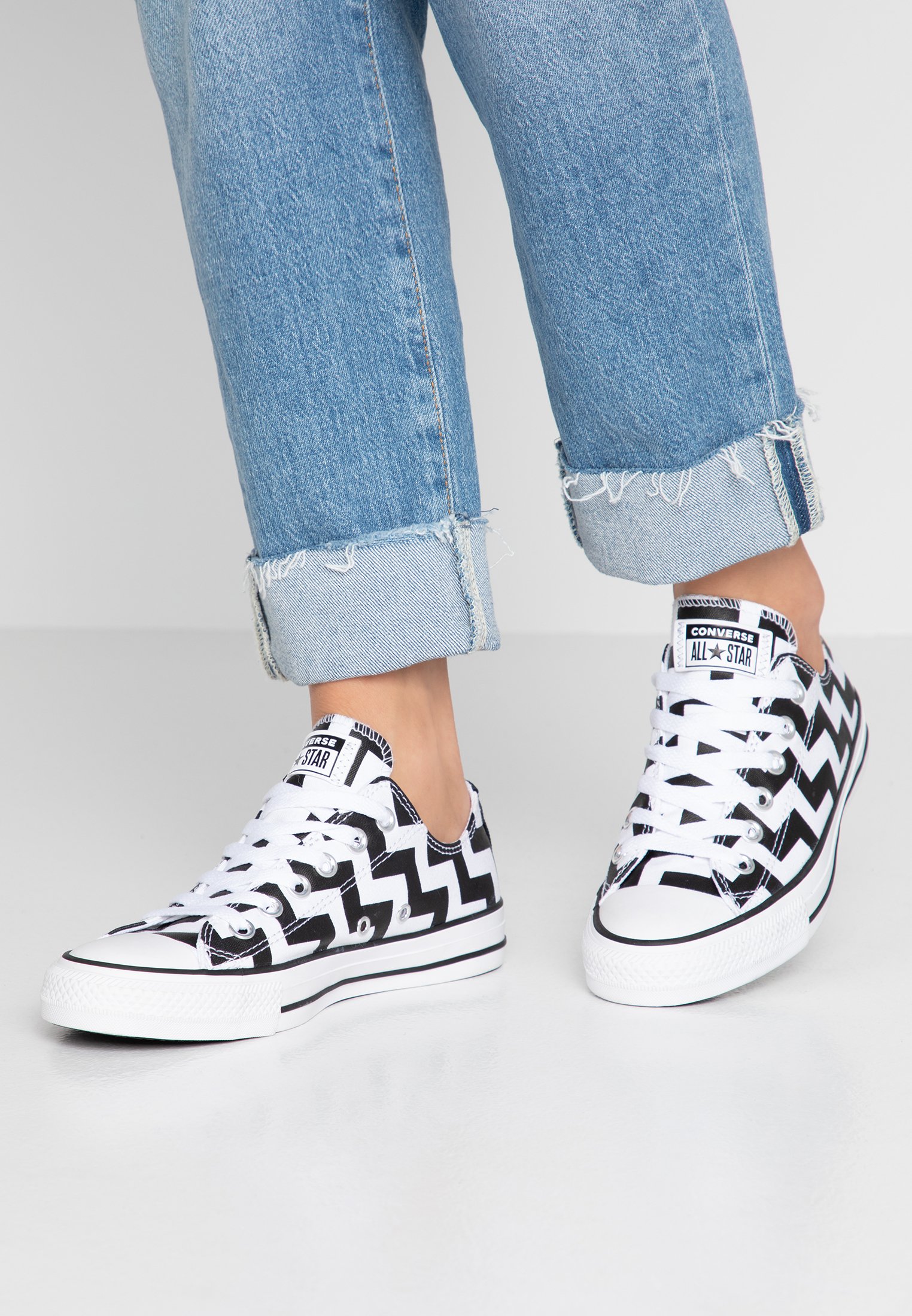 chuck taylor all star glam dunk low top