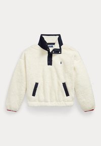 Pull polaire crème avec col à boutons-pression bleu marine, poches bordées bleu marine et petit logo brodé sur la poitrine.
