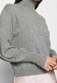EDITED Sweter