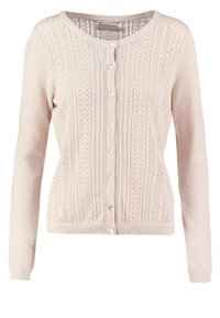 Lichtroze cardigan met een textuurgebreid patroon, met een ronde halslijn, lange mouwen en parelachtige knopen aan de voorkant.