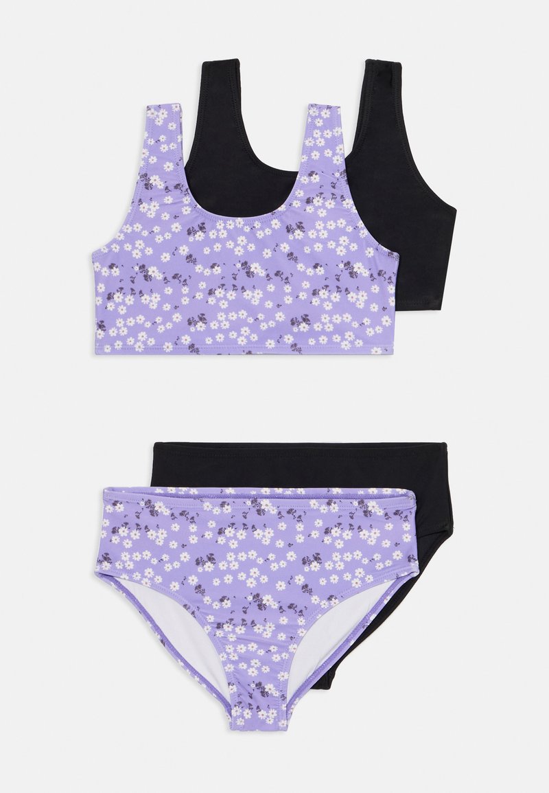 Dva kompleta spodnjega perila: lilast braletka s cvetličnim vzorcem in ustrezni bikini ter enobarvna črna braletka in bikini. Gladka tekstura, sproščen dizajn.