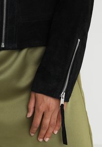 VILA Skinnjacka - black