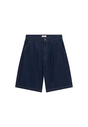 Mørkeblå denim knælange shorts med plisseringer, forreste knap, lynlås, bæltestropper og sidelommer.