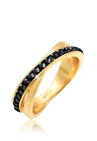 Anillo de oro con una banda de piedra negra texturizada, con un diseño intrincado tejido y un acabado pulido. Grabado con "925", indicando plata esterlina.