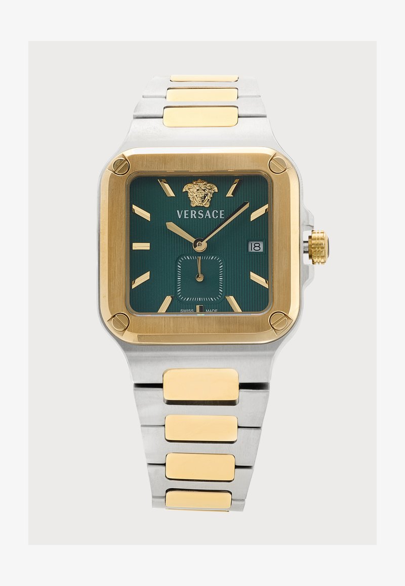 Montre-bracelet Versace à cadran carré avec bracelet métallique doré et argenté, cadran vert, aiguilles dorées, affichage de la date et logo Méduse à 12 heures.
