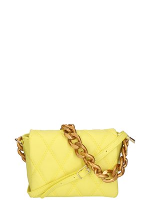 Borsa a tracolla gialla trapuntata con una superficie liscia, dotata di una prominente tracolla dorata e di una tracolla rimovibile. Chiusura con zip.