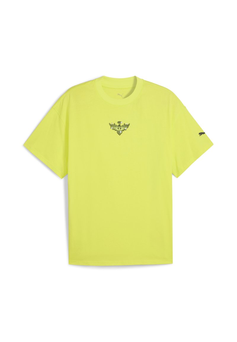 Fluorescerende gul t-shirt med korte ærmer, der har et lille vinge-logo på brystet og et Puma-logo på ærmet.