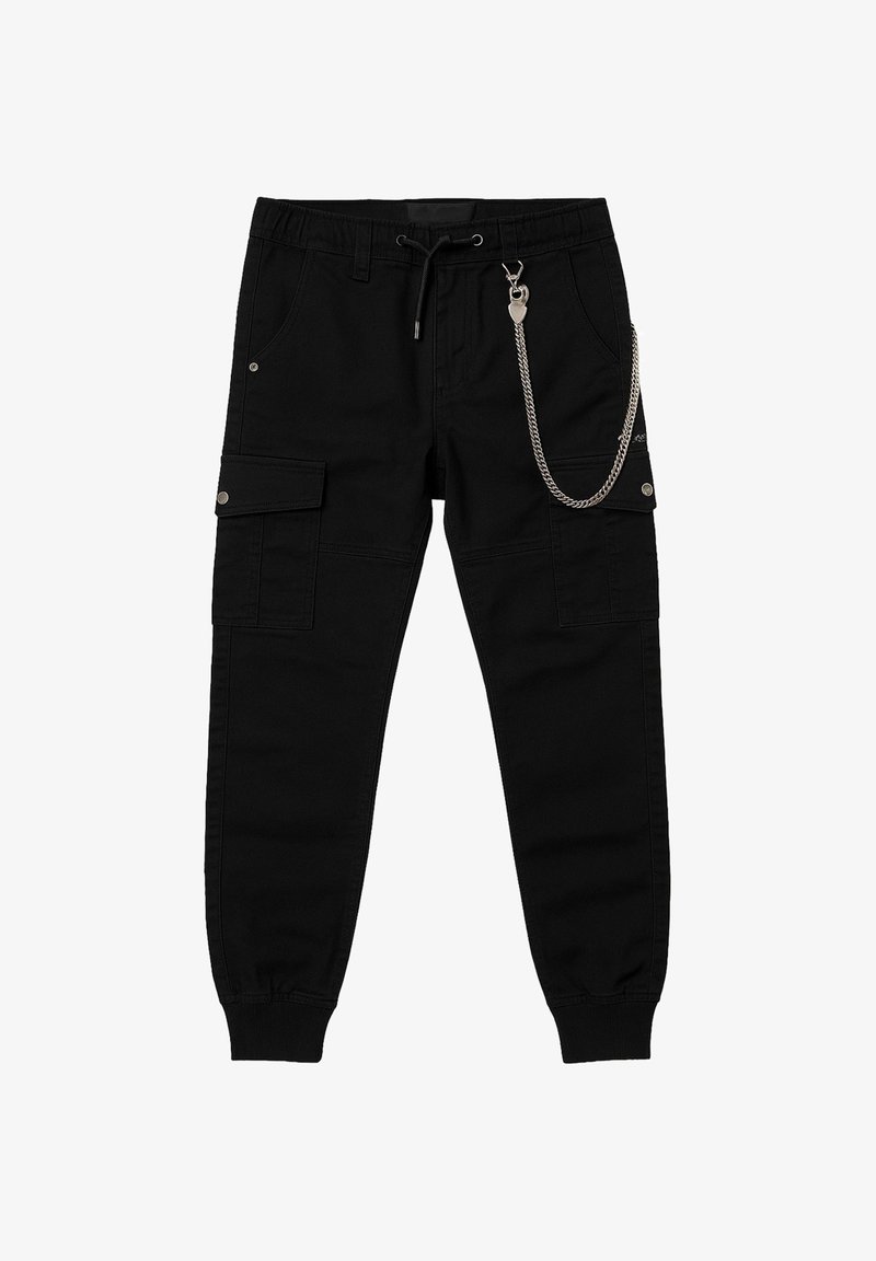Pantaloni cargo neri in cotone con elastico in vita, dotati di molteplici tasche laterali e un dettaglio in catena argentata.