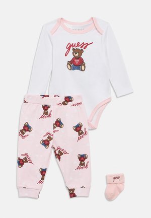 Guess, BABY PANTS SOCKS UNISEX SET - Træningsbukser - pink grou