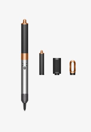 Strumento per lo styling dei capelli con corpo metallico argentato, manico nero testurizzato e dettagli in rame. Include un cilindro e accessori diffusori removibili.