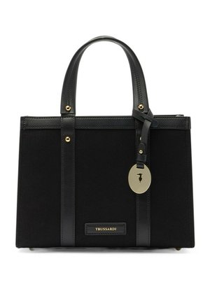 Czarna prostokątna torebka Trussardi z podwójnymi uchwytami, pionowymi skórzanymi paskami, złotymi ćwiekami i owalnym złotym charm'em zawieszonym na jednym uchwycie.
