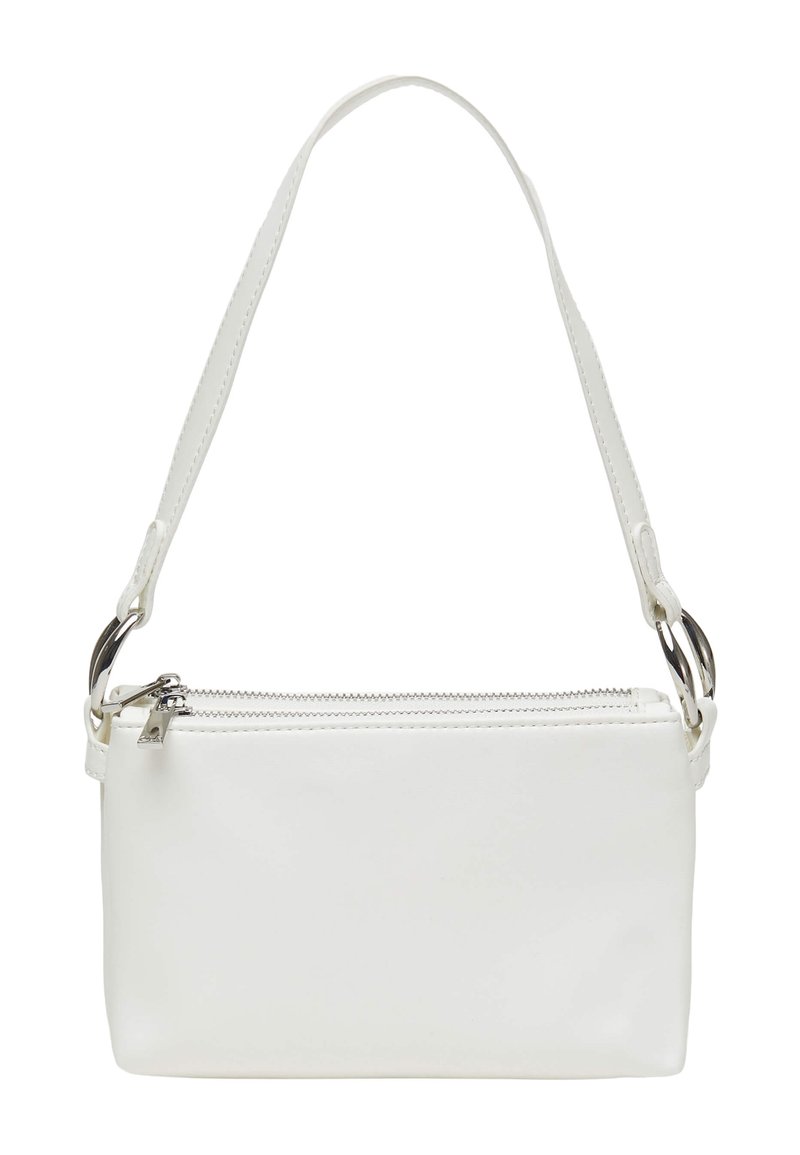 Borsa a tracolla in pelle bianca con tasca con cerniera, forma rettangolare piatta e una tracolla sottile attaccata con accessori in argento.