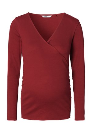 Langmouw diep rode zwangerschapsblouse met wikkelstijl V-hals en zijruche voor rek en comfort.