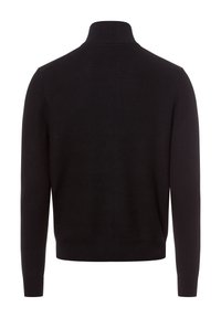 Schwarzer, strukturierter Strickpullover mit hohem Kragen und langen Ärmeln. Gerippter Saum und Bündchen. Einfarbig, ohne Muster oder zusätzliche Details.