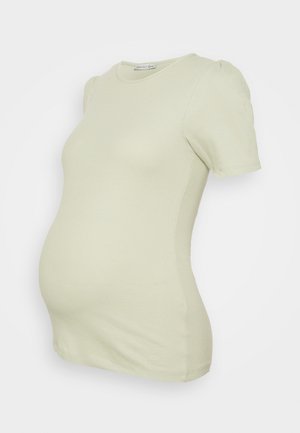 T-shirt de maternidade verde-claro com mangas bufantes curtas, textura canelada e cintura ajustada, projetada para conforto durante a gravidez.