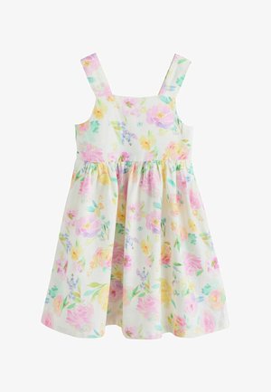 Baltos spalvos be rankovių mergaitės suknelė su rausvos, geltonos ir žalios spalvų gėlėmis bei su raukšlėta liemenu.