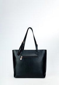 Zwart leren tote bag met twee schouderbanden. Bevat een voorzak met ritssluiting en heeft een soepele textuur met gepolijste details.