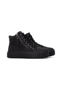 Zapatillas altas negras de ante con suela de goma texturizada, que cuentan con una cremallera lateral, cordones redondos y ojales de metal.