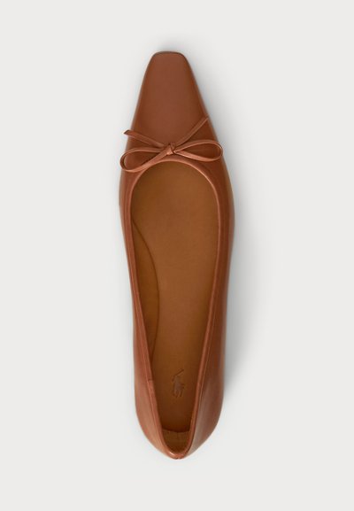Polo Ralph Lauren POINTED LEATHER BALLET FLAT - Balerinke - almond