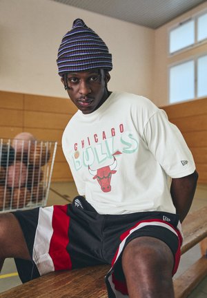 New Era NBA CHICAGO BULLS GRAPHIC OVERSIZED TEE - Print T-shirt - whie