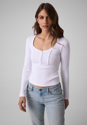 Guess, GJ LS LACE WAFFLE HENLEY TOP - T-shirt à manches longues - weiß