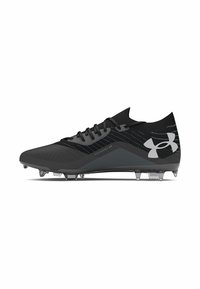 Botín de fútbol negro con una parte superior sintética texturizada. Cuenta con una suela moldeada, tacos transparentes y un logo de Under Armour en plata.