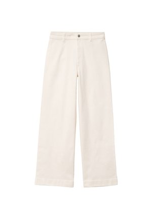 Pantaloni a gamba larga bianchi, realizzati in tessuto di cotone. Caratterizzati da una chiusura frontale con bottone, passanti per cintura e tasche classiche. Texture liscia.